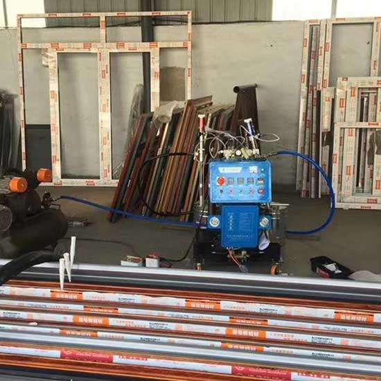 小型Q2600D斷橋鋁填充發(fā)泡設(shè)備